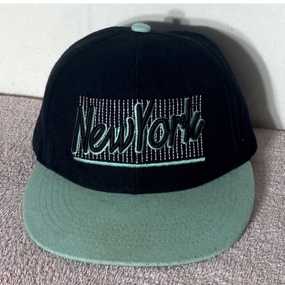 5/$25 Vintage Uh Snap Back Black Teal New York Snap Back Hat - Picture 1 of 11